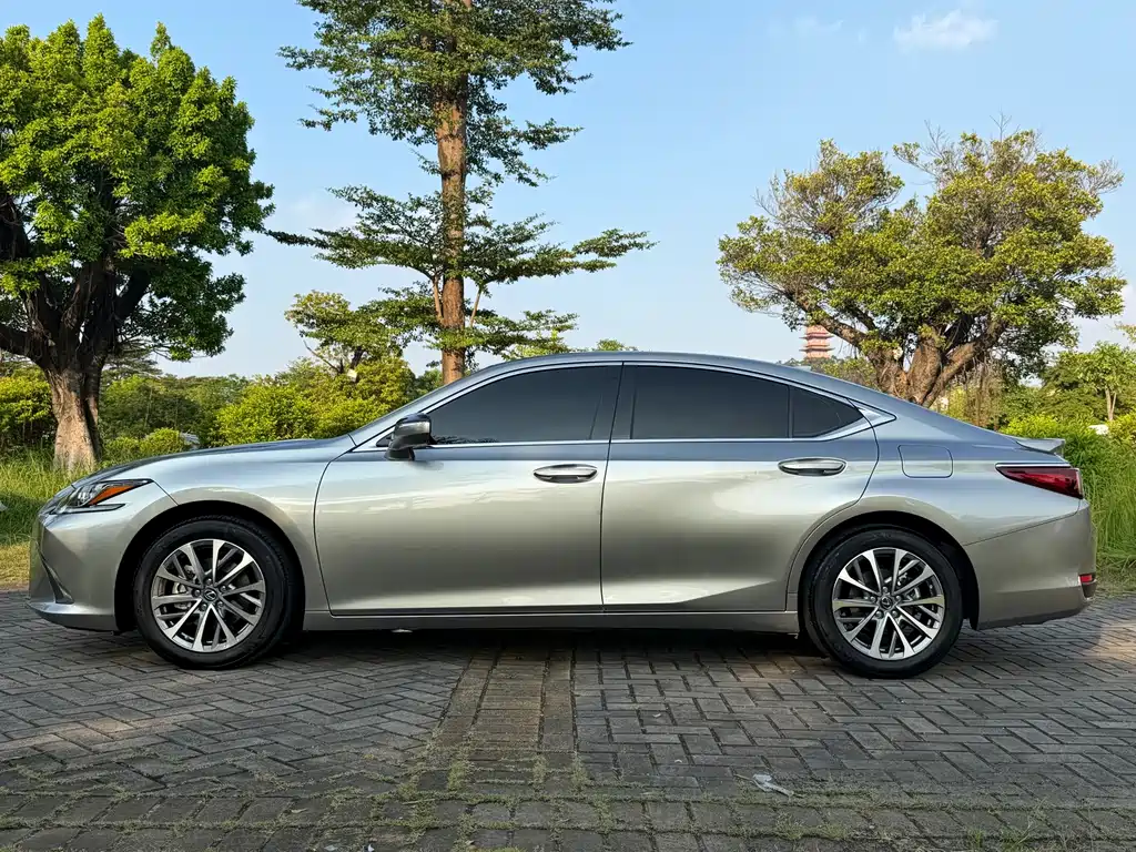 Lexus ES — миниатюра 22