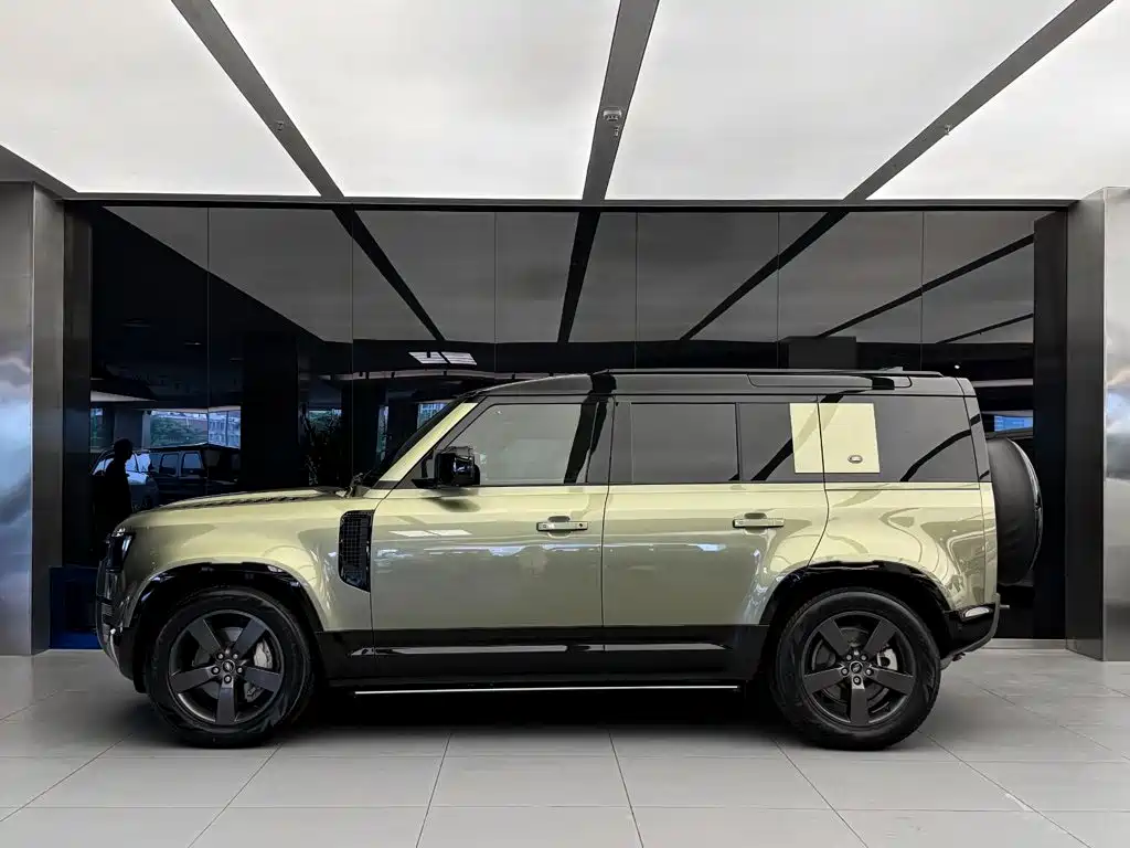 Land Rover Defender — миниатюра 3