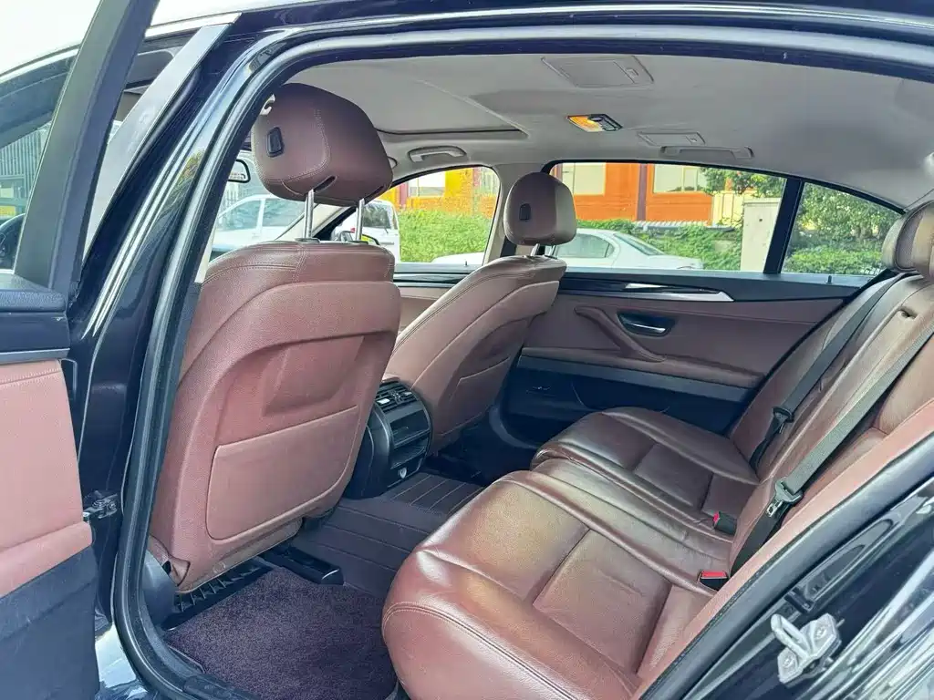 BMW 5 Series — миниатюра 6