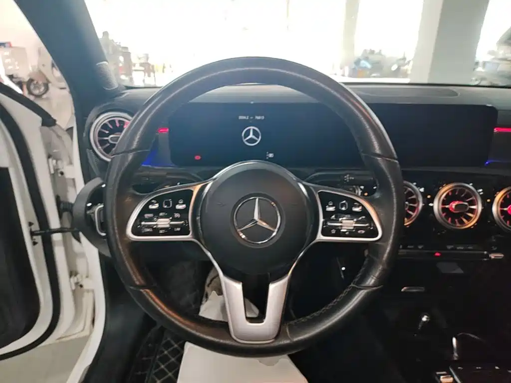 Mercedes-Benz A-Class — миниатюра 11