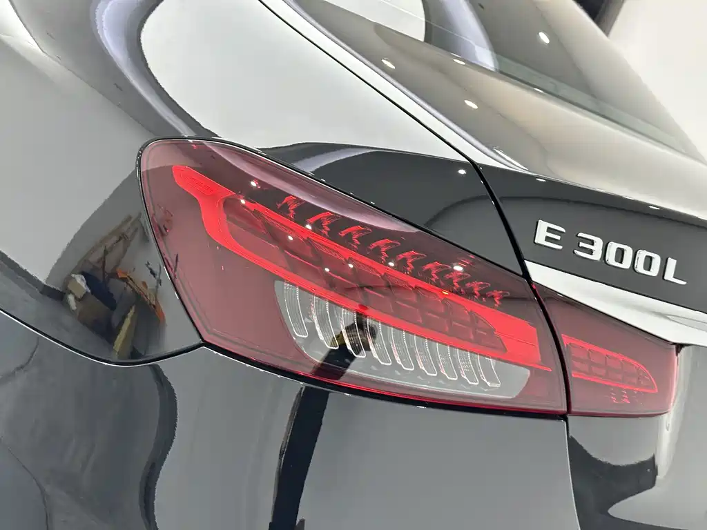 Mercedes-Benz E-Class — миниатюра 20