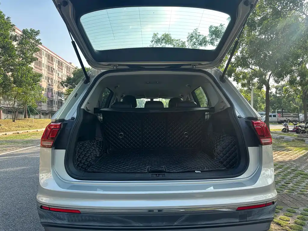 Volkswagen Tiguan L — миниатюра 8