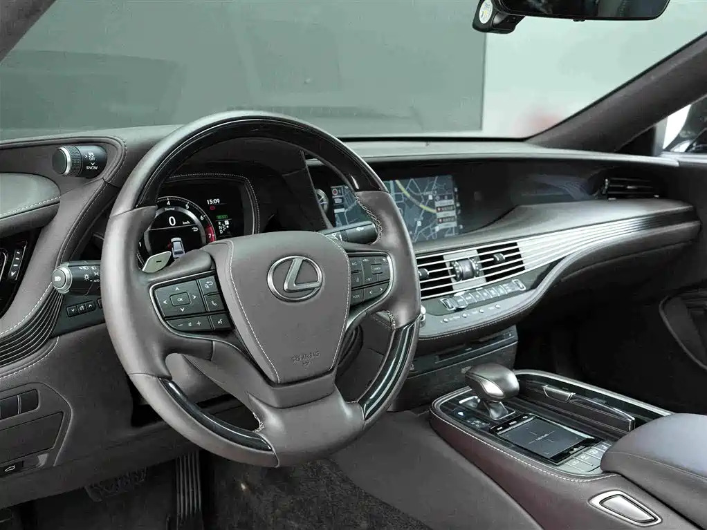 Lexus LS — миниатюра 7
