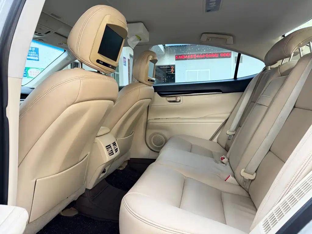 Lexus ES — миниатюра 9
