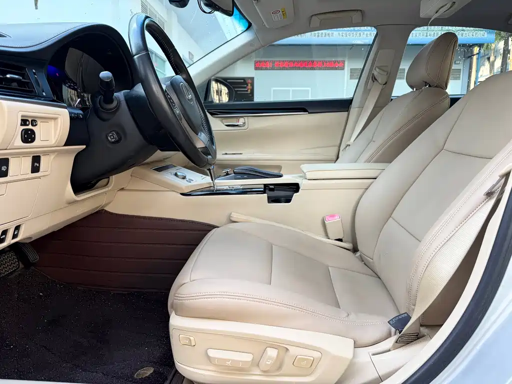 Lexus ES — миниатюра 11