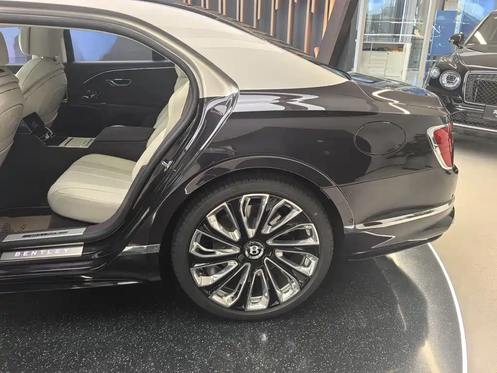 Bentley Flying Spur 2026 4.0T V8 Mulliner