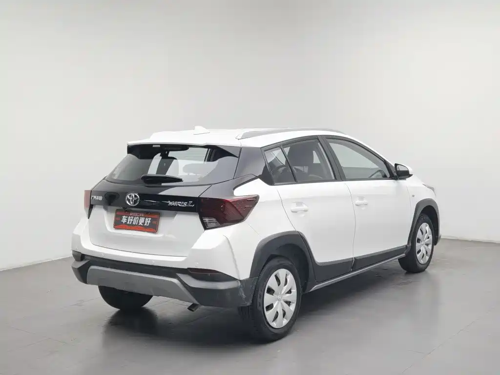 Toyota Yaris L — миниатюра 2