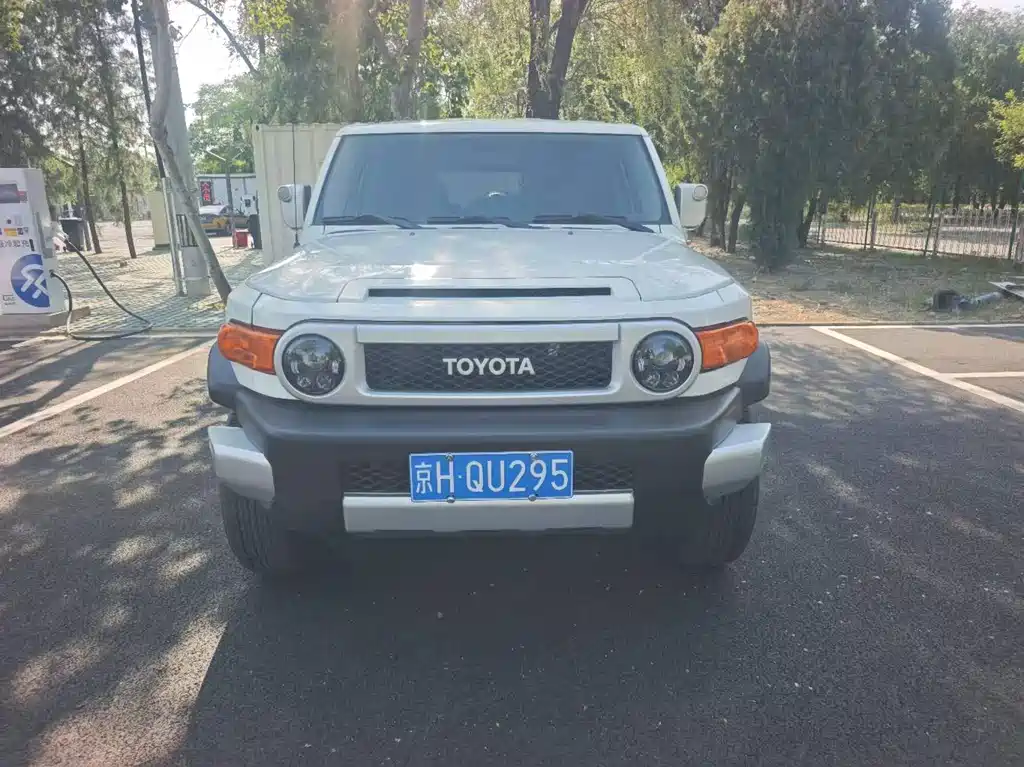 Toyota FJ Cruiser — миниатюра 2