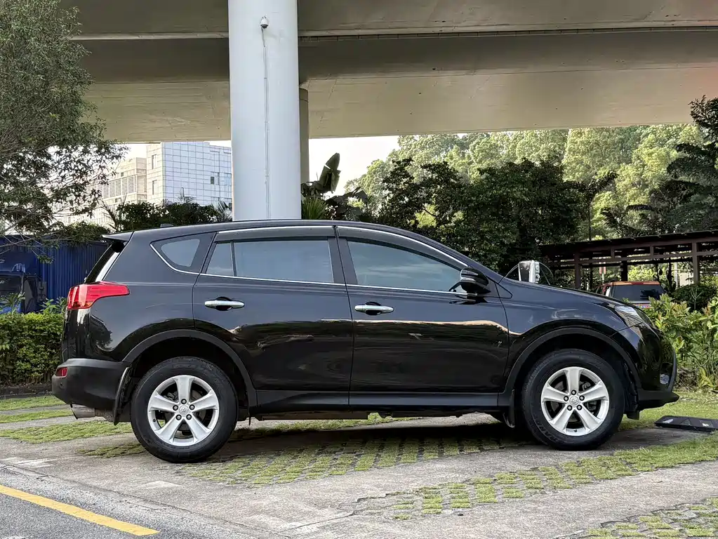 Toyota RAV4 — миниатюра 12
