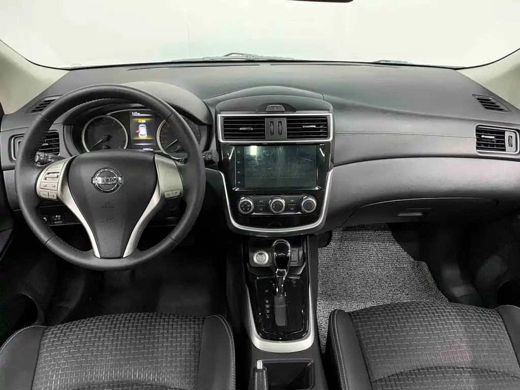 Nissan Tiida — миниатюра 9