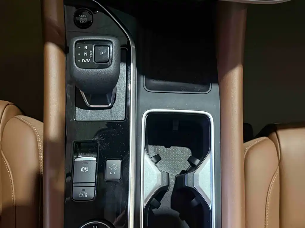 NISSAN EXPLORING THE LAND