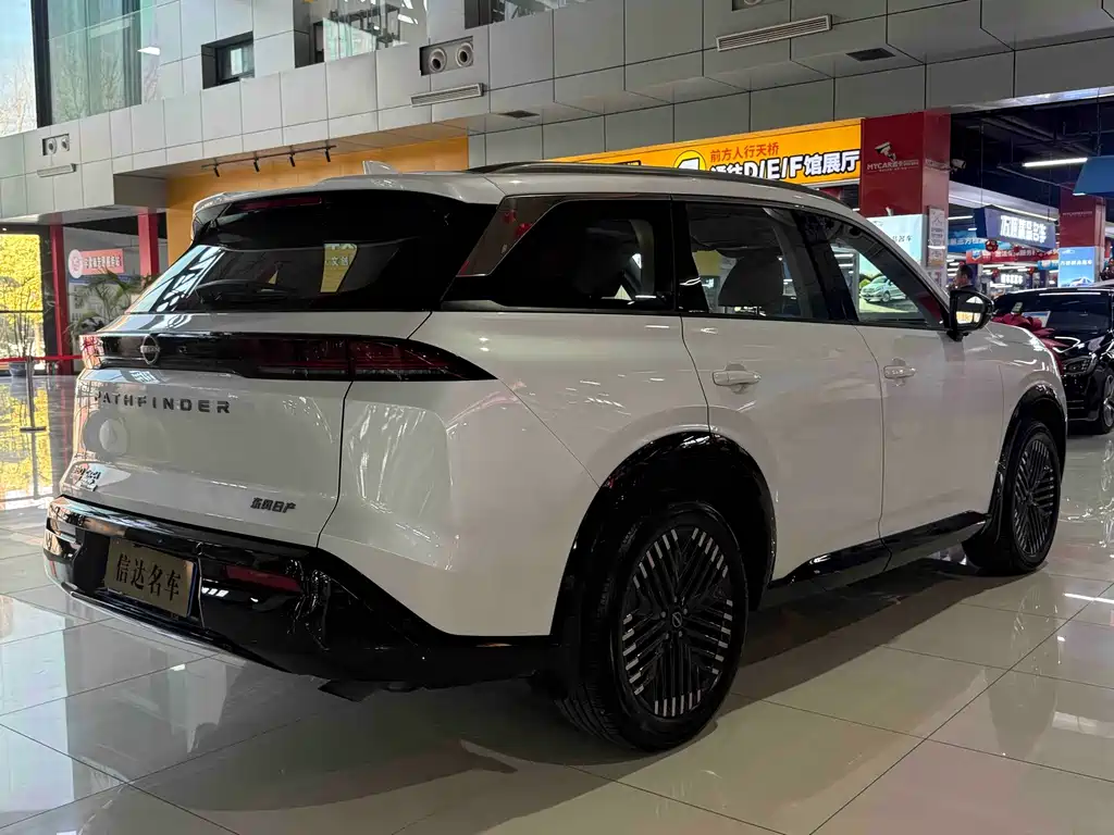 NISSAN EXPLORING THE LAND