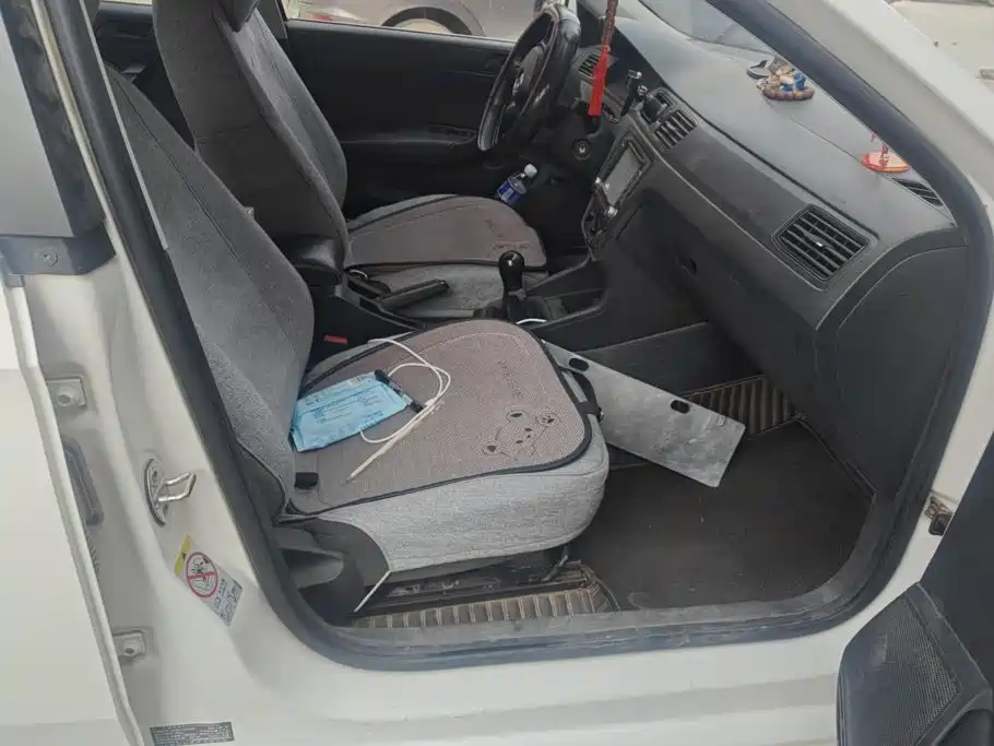 Volkswagen Santana — миниатюра 8
