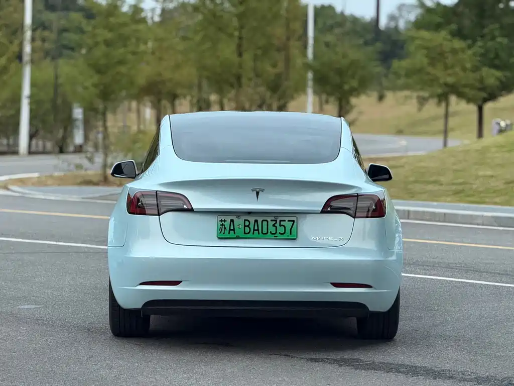 Tesla Model 3 — миниатюра 6
