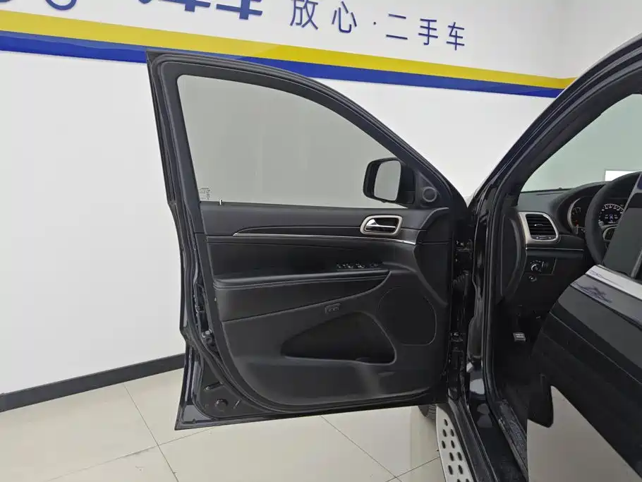Jeep Grand Cherokee (Import) — миниатюра 7