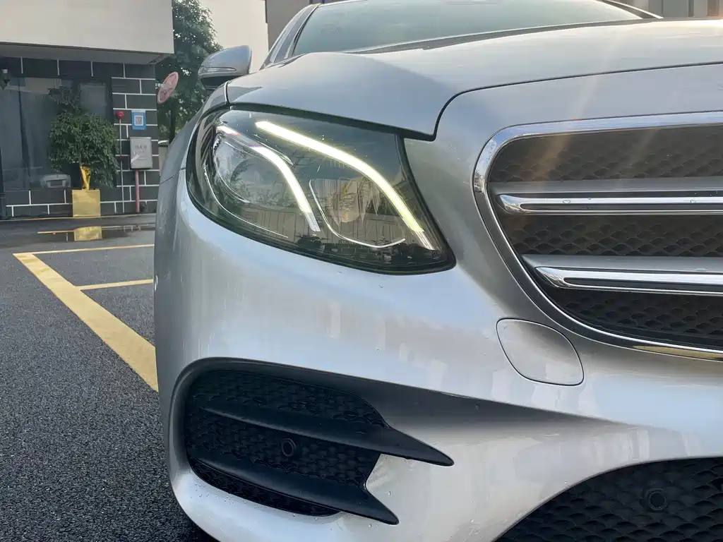 Mercedes-Benz E-Class — миниатюра 5