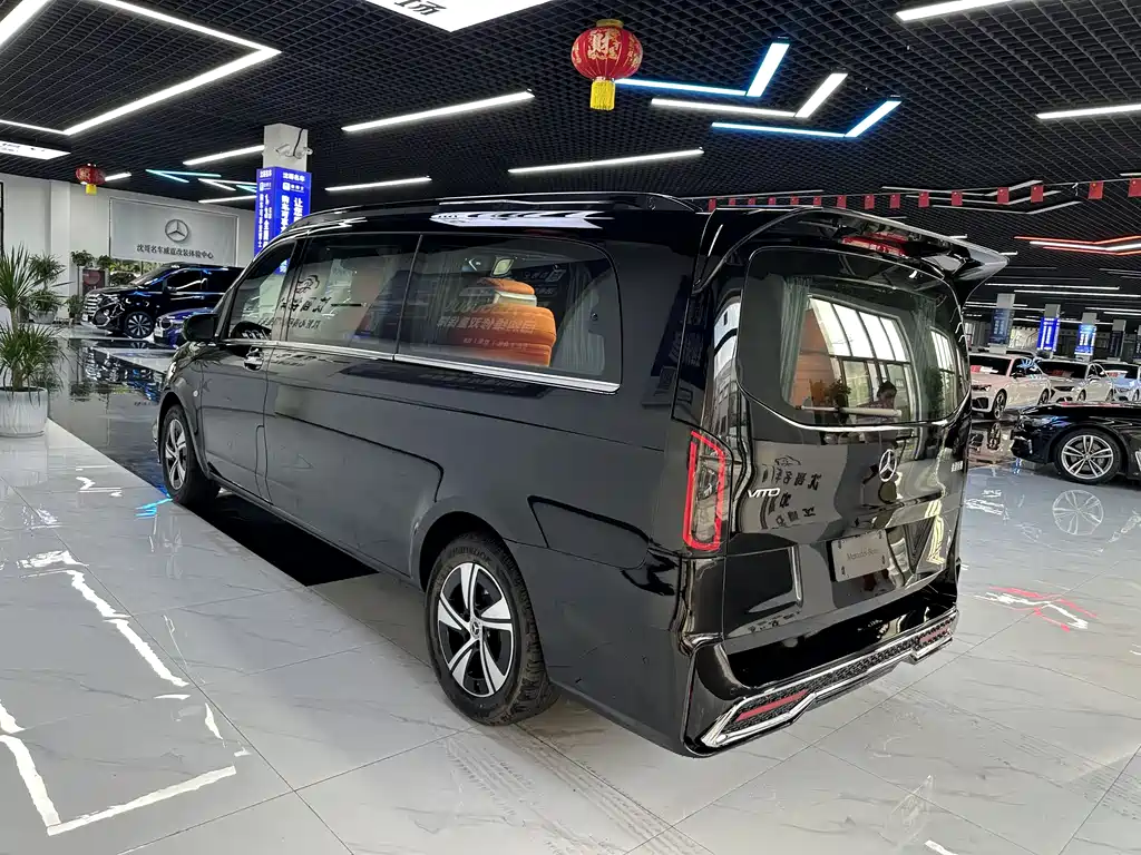 Mercedes-Benz Vito 2024 2.0T Elite 7 мест