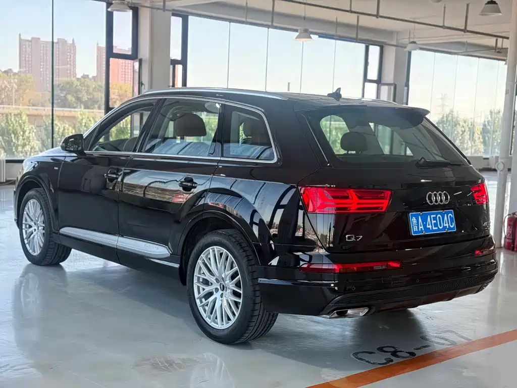 Audi Q7 — миниатюра 6