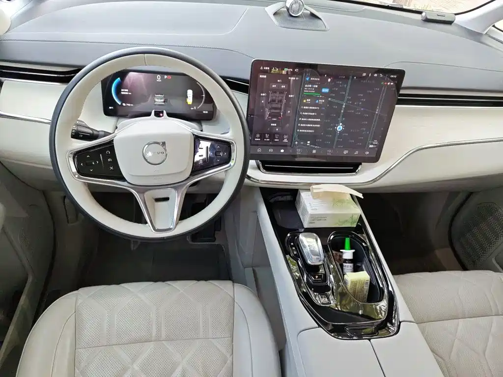 Volvo EM90 — миниатюра 5