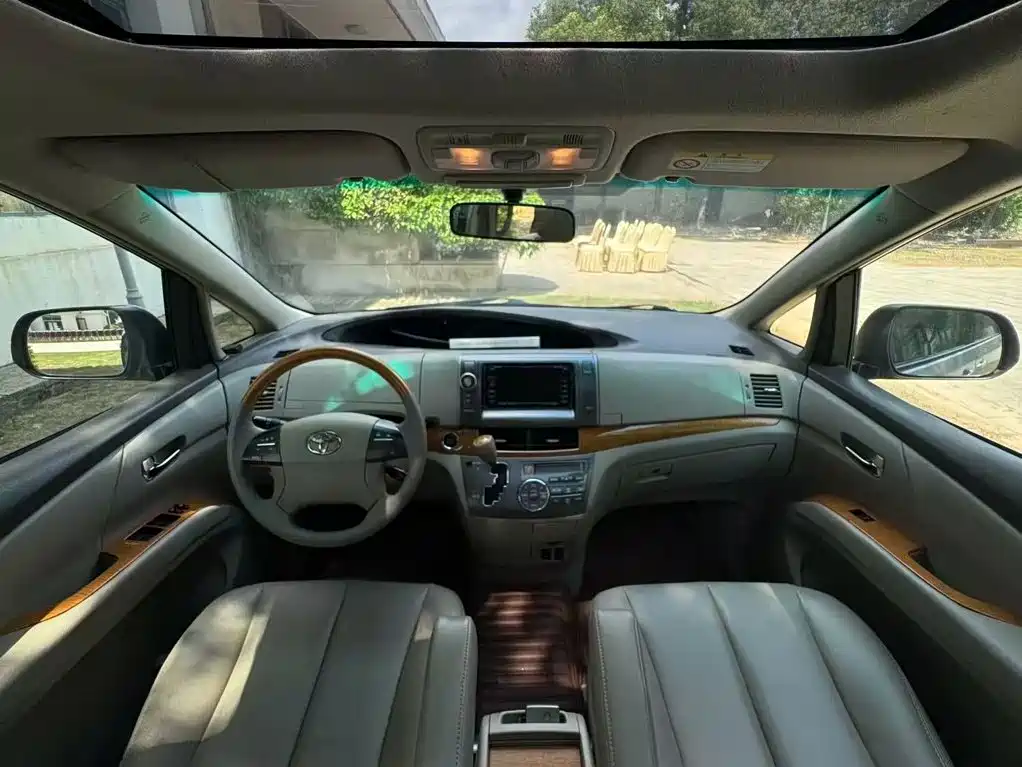 Toyota Previa — миниатюра 7