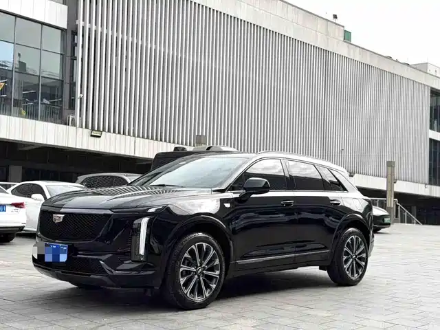 Cadillac XT — фото 1