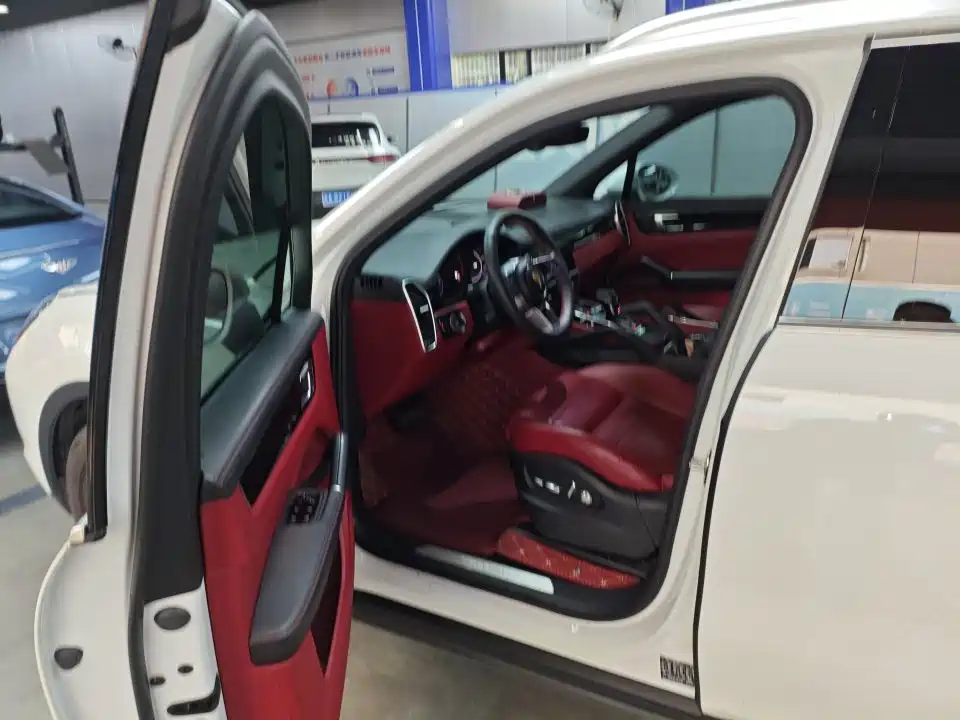 Porsche Cayenne — миниатюра 5