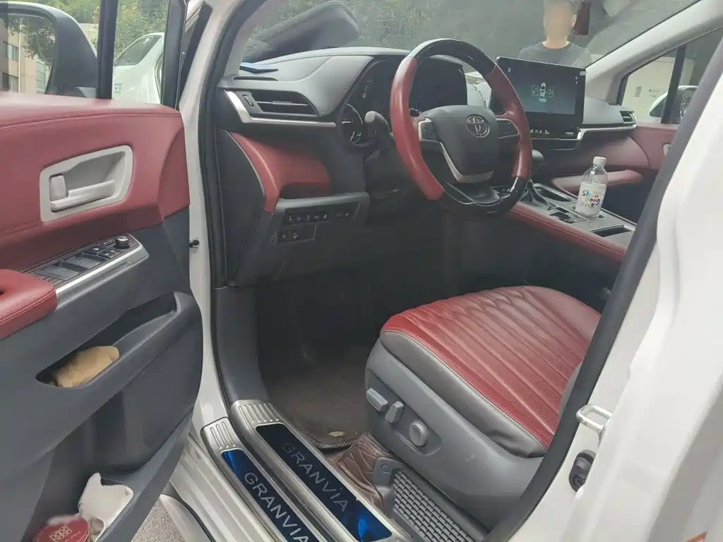 Toyota Granvia — миниатюра 14