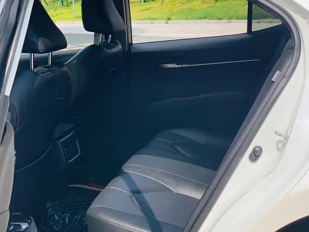 Toyota Camry — миниатюра 11