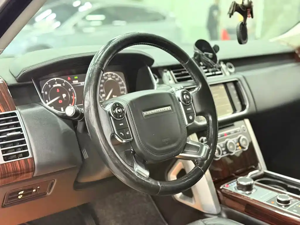 Land Rover Range Rover — миниатюра 8