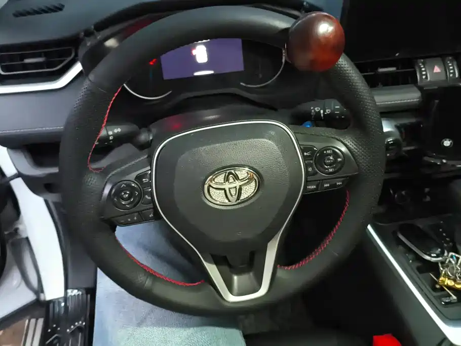 Toyota RAV4 — миниатюра 15