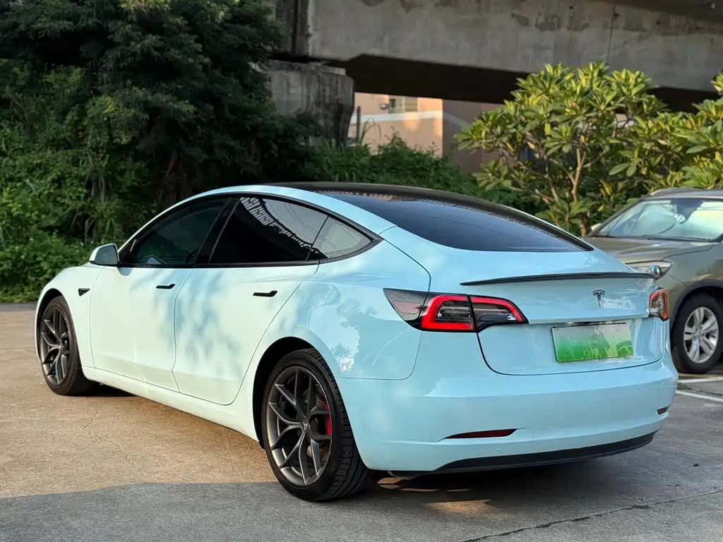 Tesla Model 3 — миниатюра 4
