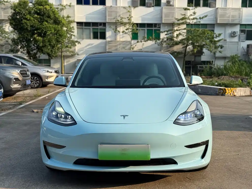Tesla Model 3 — миниатюра 2