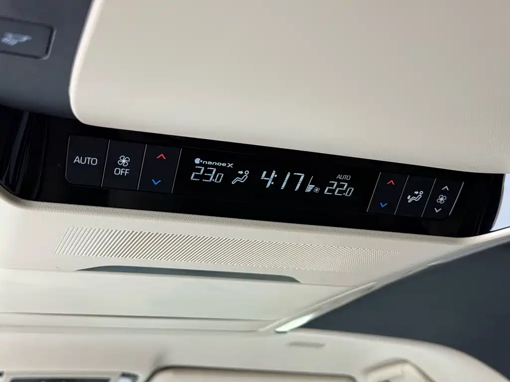 Toyota Vellfire — миниатюра 8