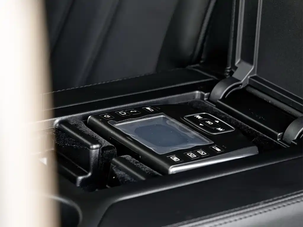Land Rover Range Rover — миниатюра 18