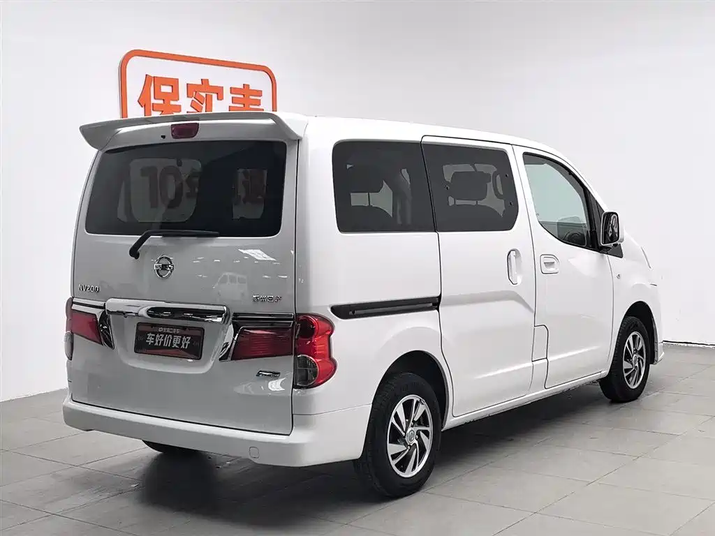 NISSAN NV200