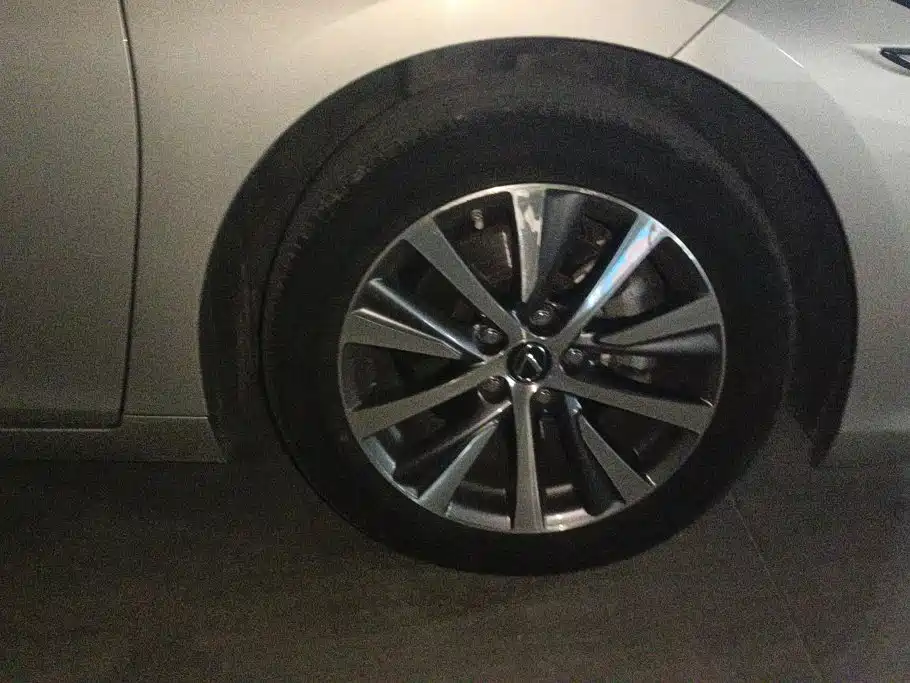 Lexus ES — миниатюра 6