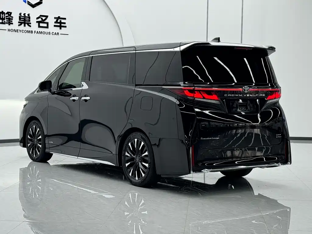 Toyota Vellfire — миниатюра 17
