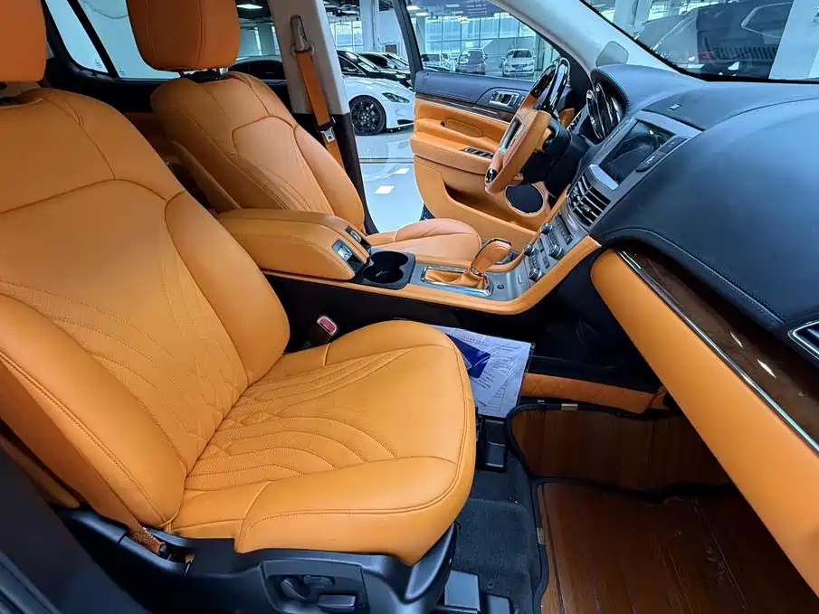 Lincoln MKT — миниатюра 22