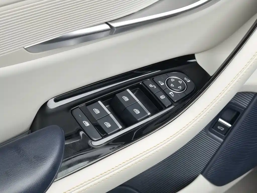 BYD PLUS New Energy — миниатюра 9