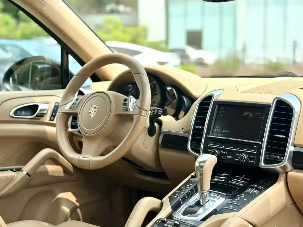 Porsche Cayenne — миниатюра 10