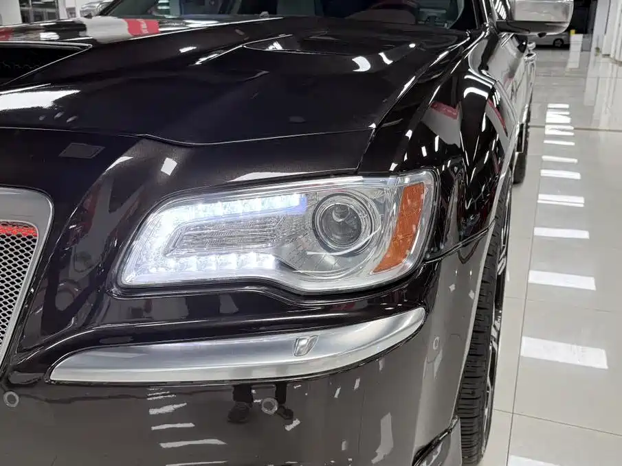 Chrysler 300C — миниатюра 10
