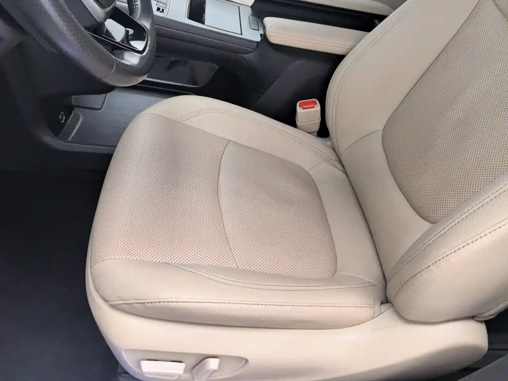 Toyota Sienna — миниатюра 20
