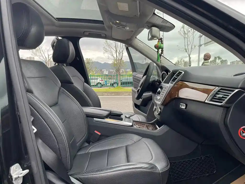 Mercedes-Benz M-Class — миниатюра 12