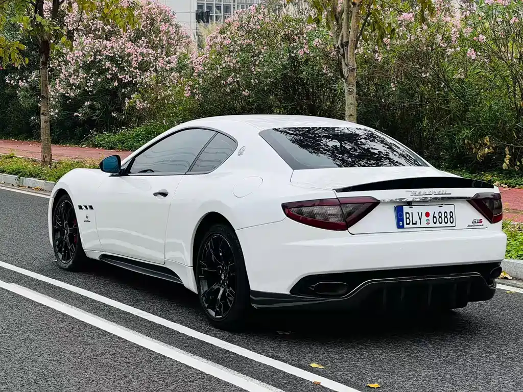 Maserati Quattroporte — миниатюра 10