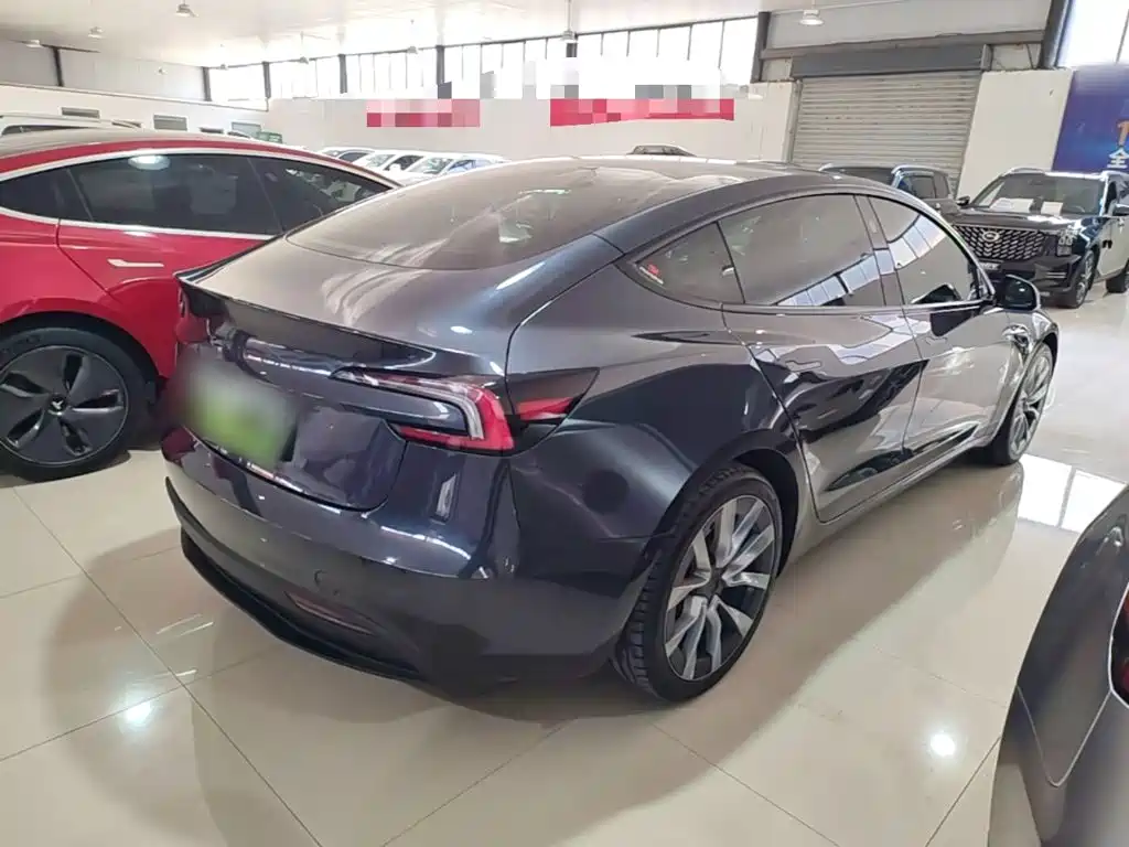Tesla Model 3 — миниатюра 7