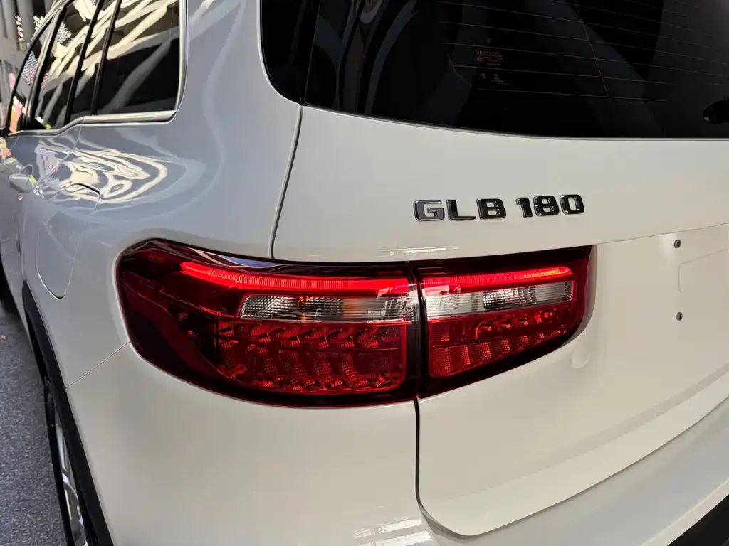 Mercedes-Benz GLB — миниатюра 24