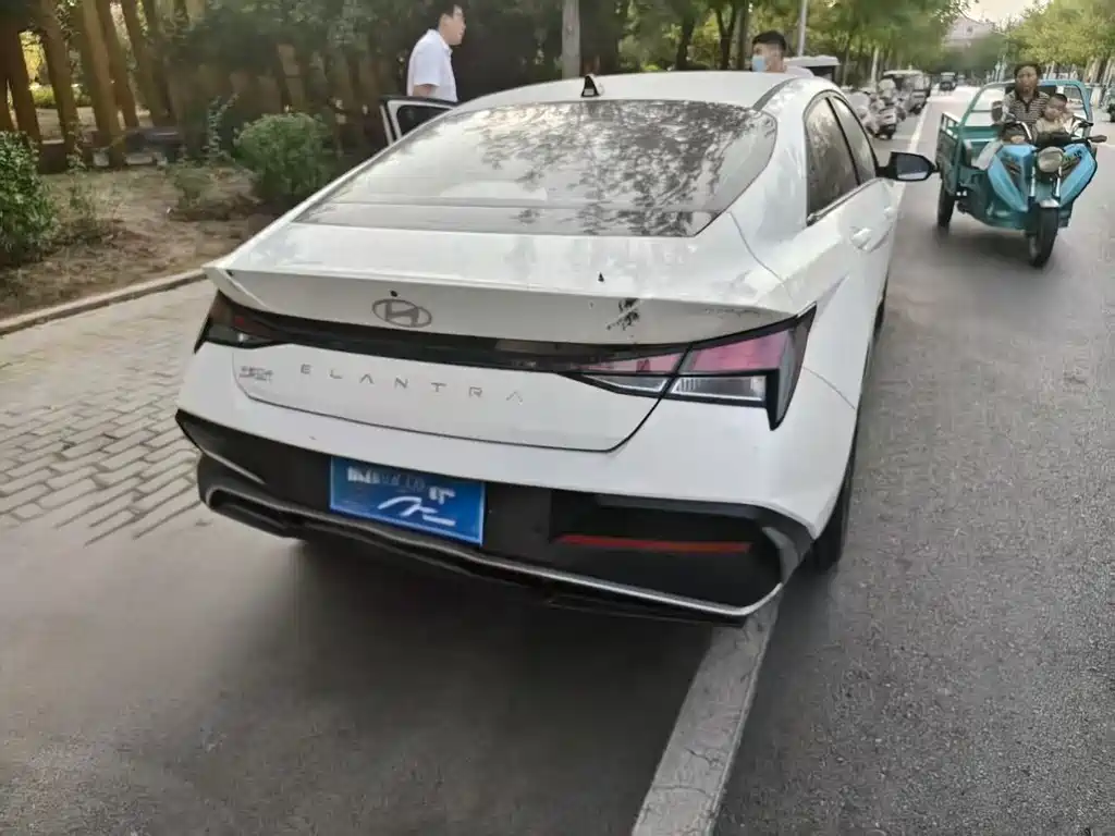 Hyundai Elantra — миниатюра 2