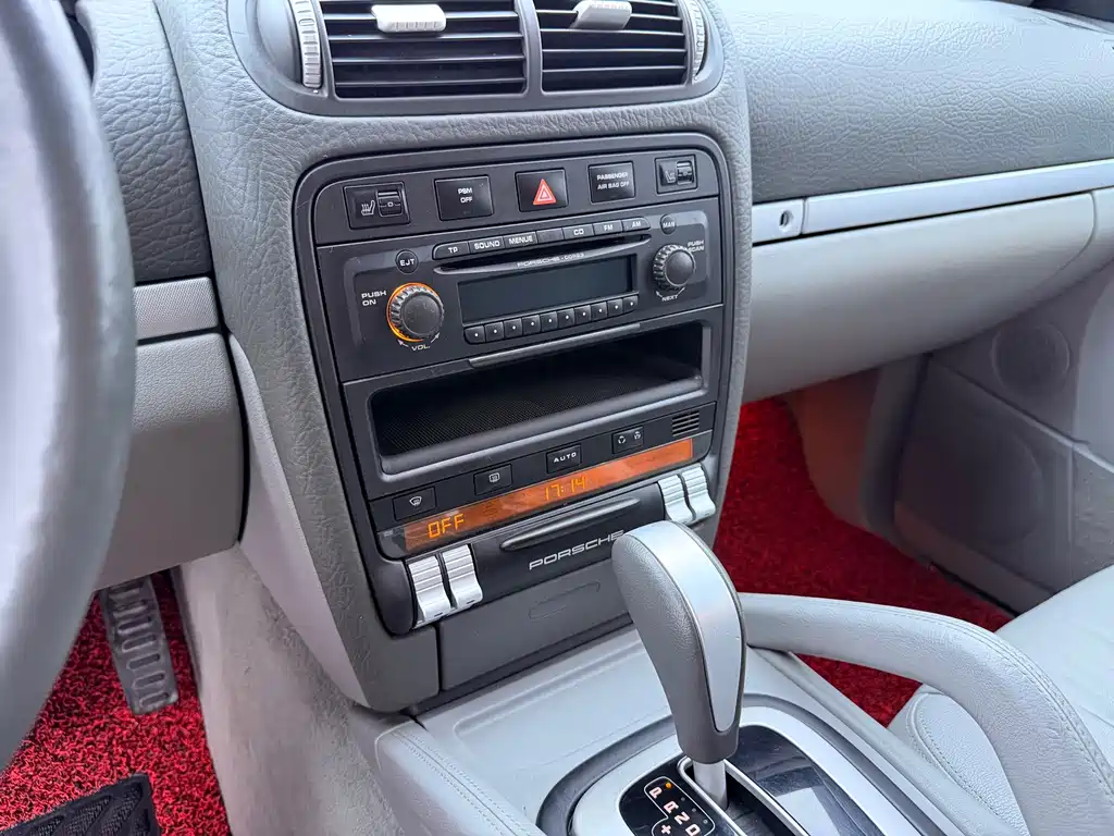 Porsche Cayenne — миниатюра 28