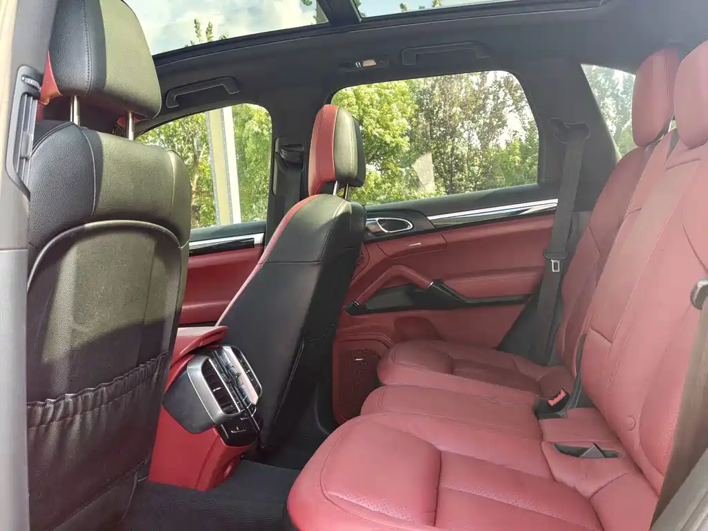 Porsche Cayenne — миниатюра 8