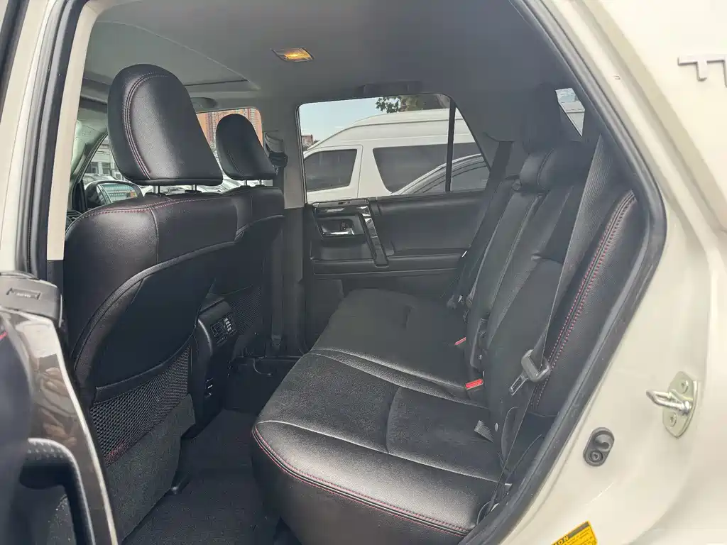 Toyota 4Runner — миниатюра 6